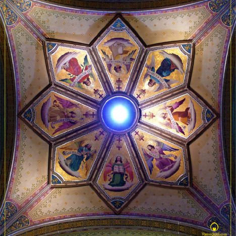 Estrella de la Basílica del espíritu santo en el paseo triangular de Buenos Aires